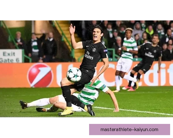 卡瓦尼射门方式展现竞争力增强，近期表现值得关注