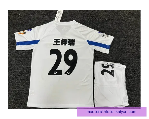 足球球服选购指南：主流品牌与实战性能对比